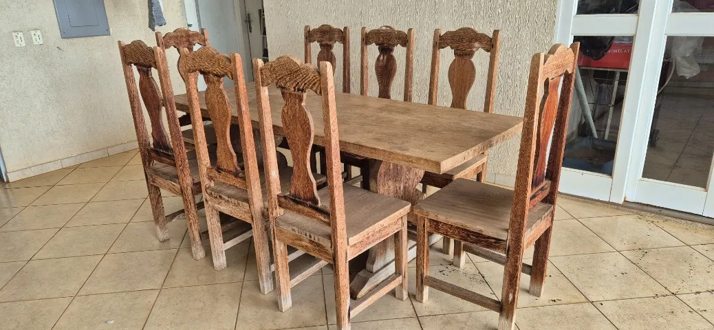 mesa madeira com 8 cadeiras