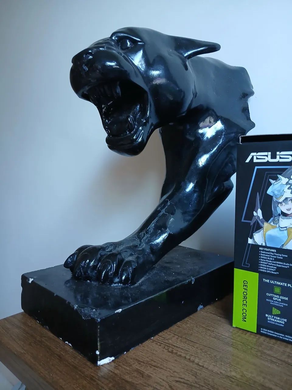 Escultura de Pantera Negra