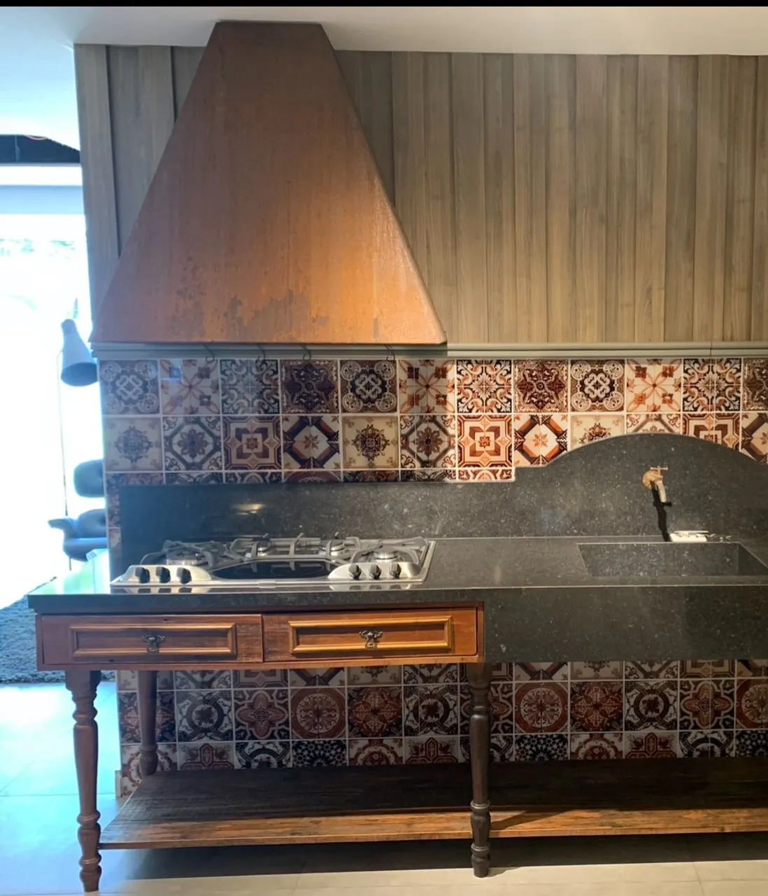 Base em aço corten feito para uso em coifa ou depurador