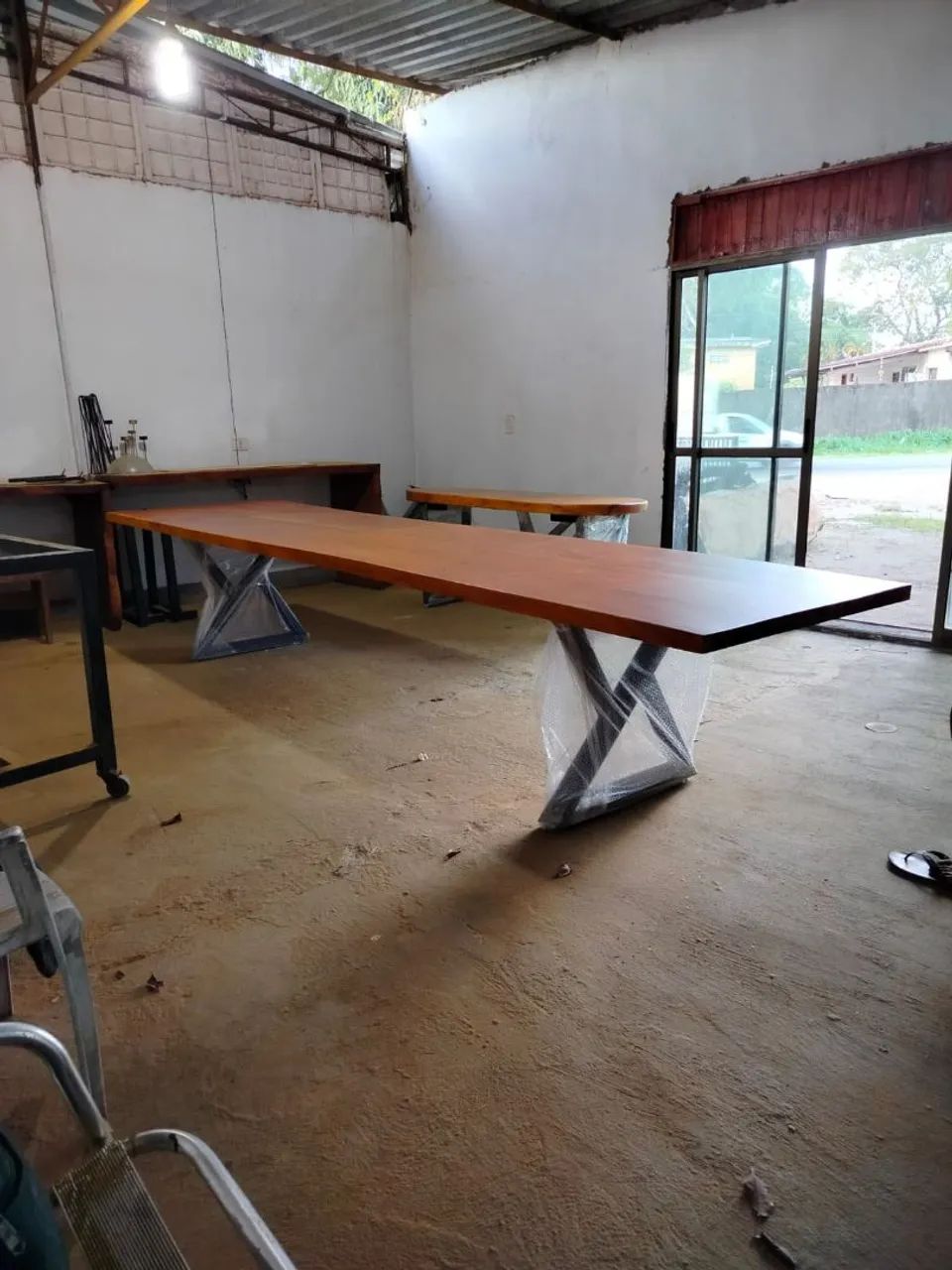 Mesa de Jantar Industrial em Madeira e Aço