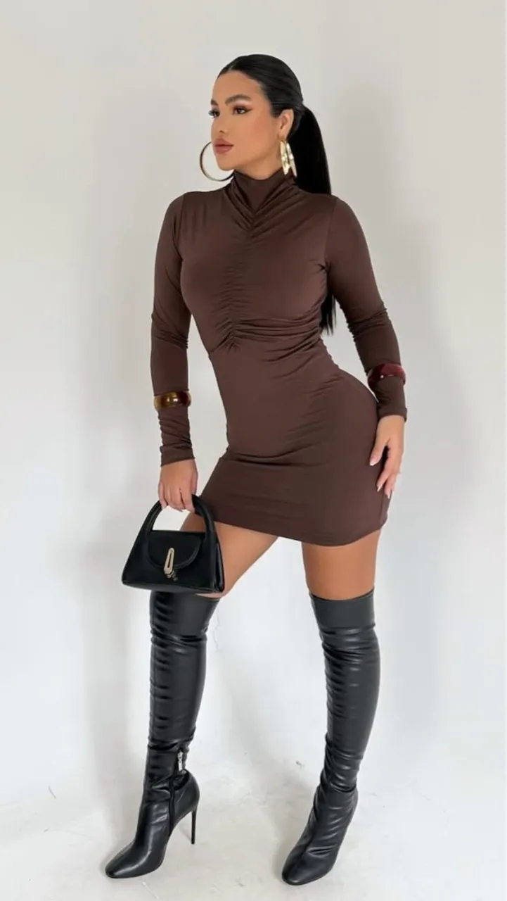 Vestido Marrom Elegante com Detalhes