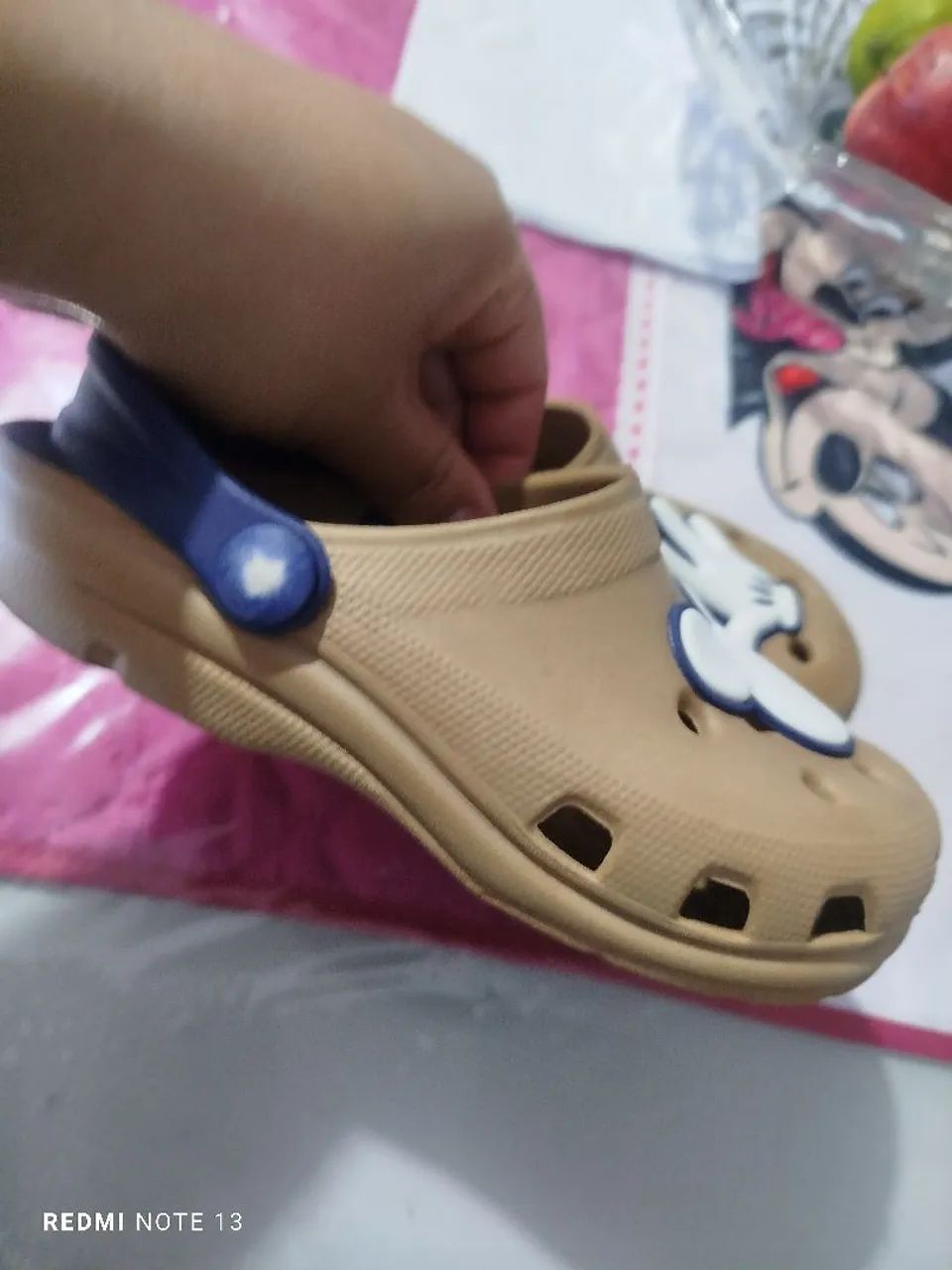 Sandália Mickey Mouse Crocs Infantil - Foto 2