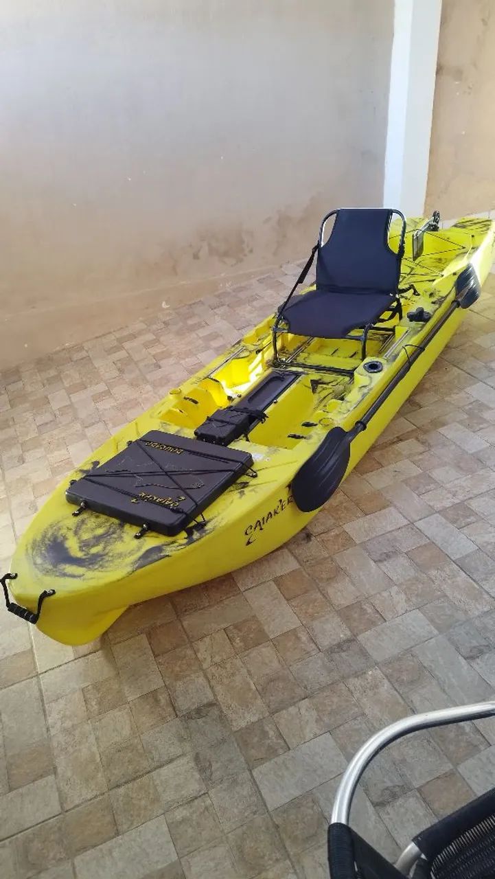 Caiaque dourado semi novo