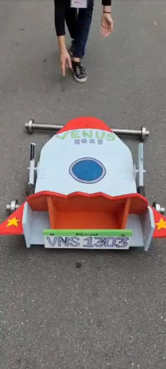 Carro de corrida rolimã de FOGUETE
