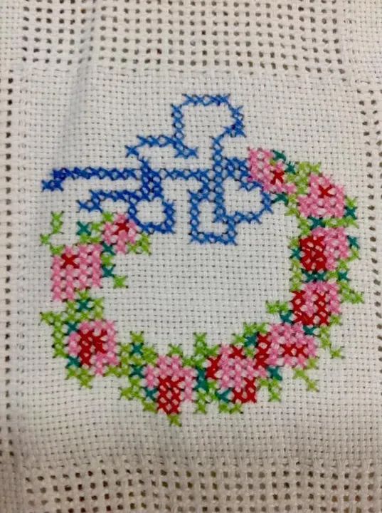 Linda Toalha de Mesa Bordada ponto cruz  - Foto 2