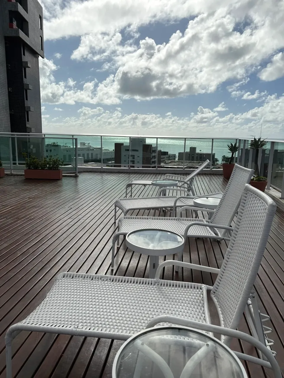 Alugo apartamento com 2 quartos a 150 metros do Mag Shopping