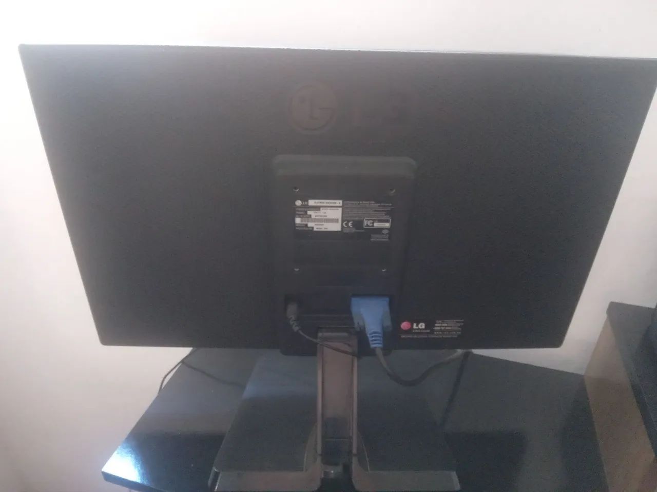 Monitor 19,5 LG Flatron 20EN33SS-B  - Foto 2