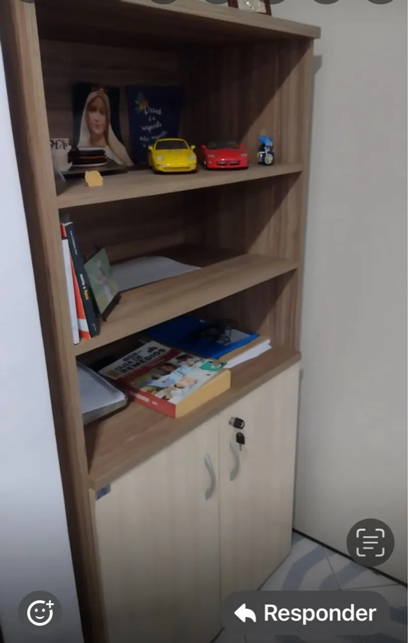 Estante para escritório com armário