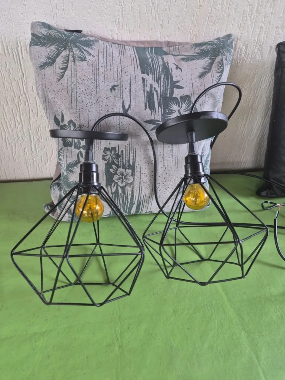Luminárias Pendentes Decorativas com lâmpadas- Design Moderno