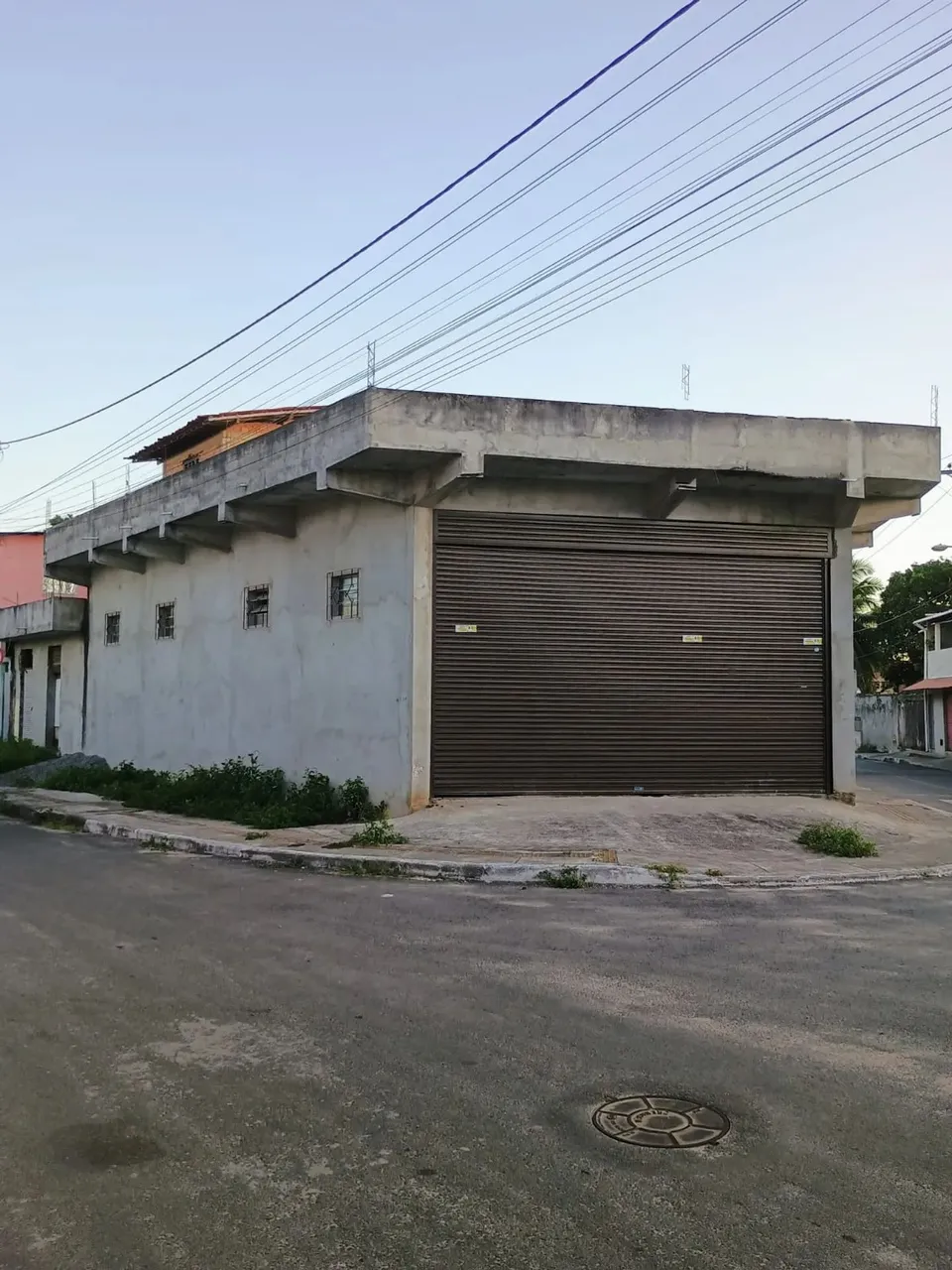 Galpão para aluguel e venda possui 450 metros quadrados em Itinga - Lauro de Freitas - BA