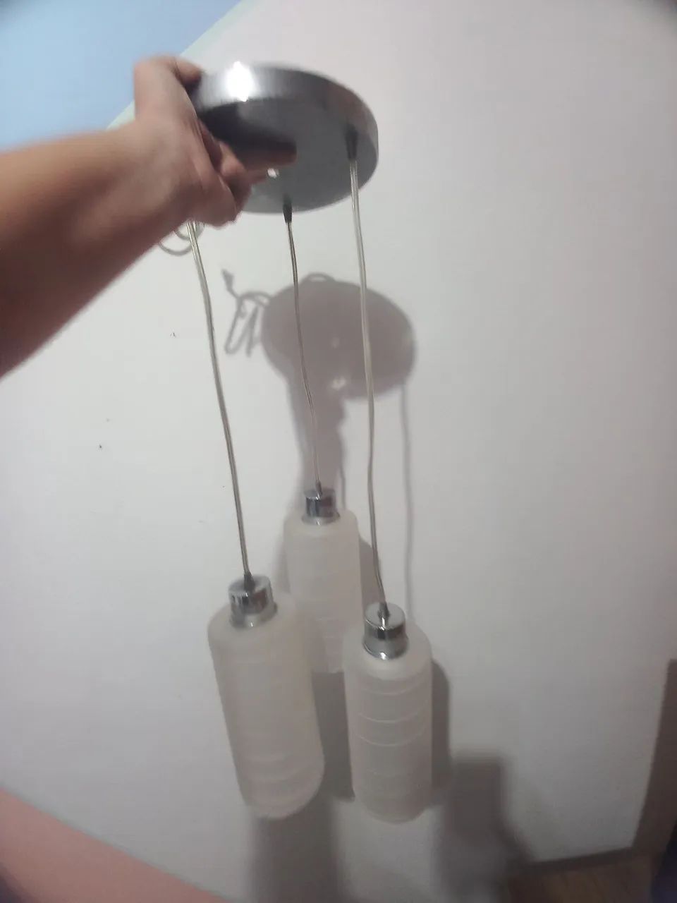 Lustre moderno com 3 pendentes de vidro fosco