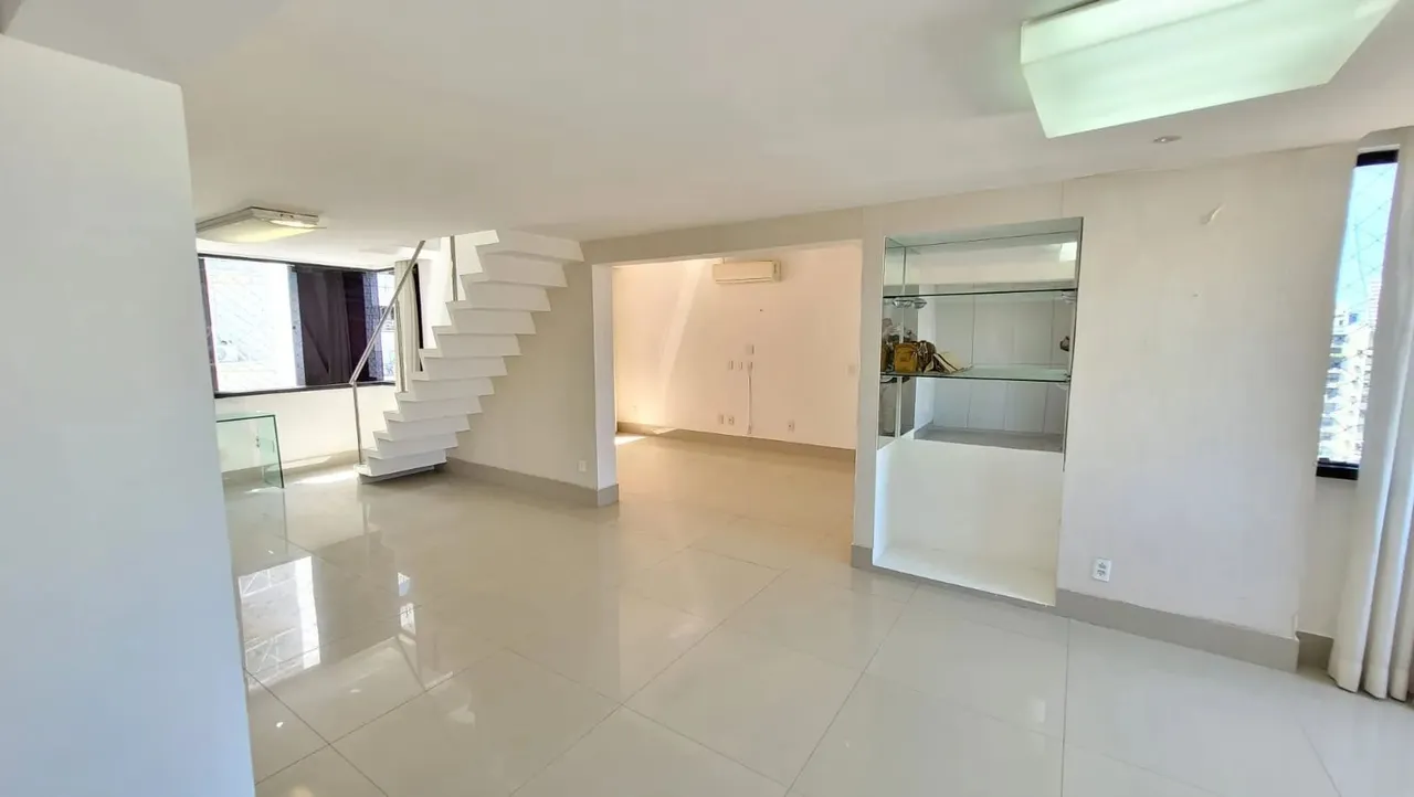 Cobertura com 305m², 3 suítes, escritório e área gourmet com piscina privativa em Petrópol