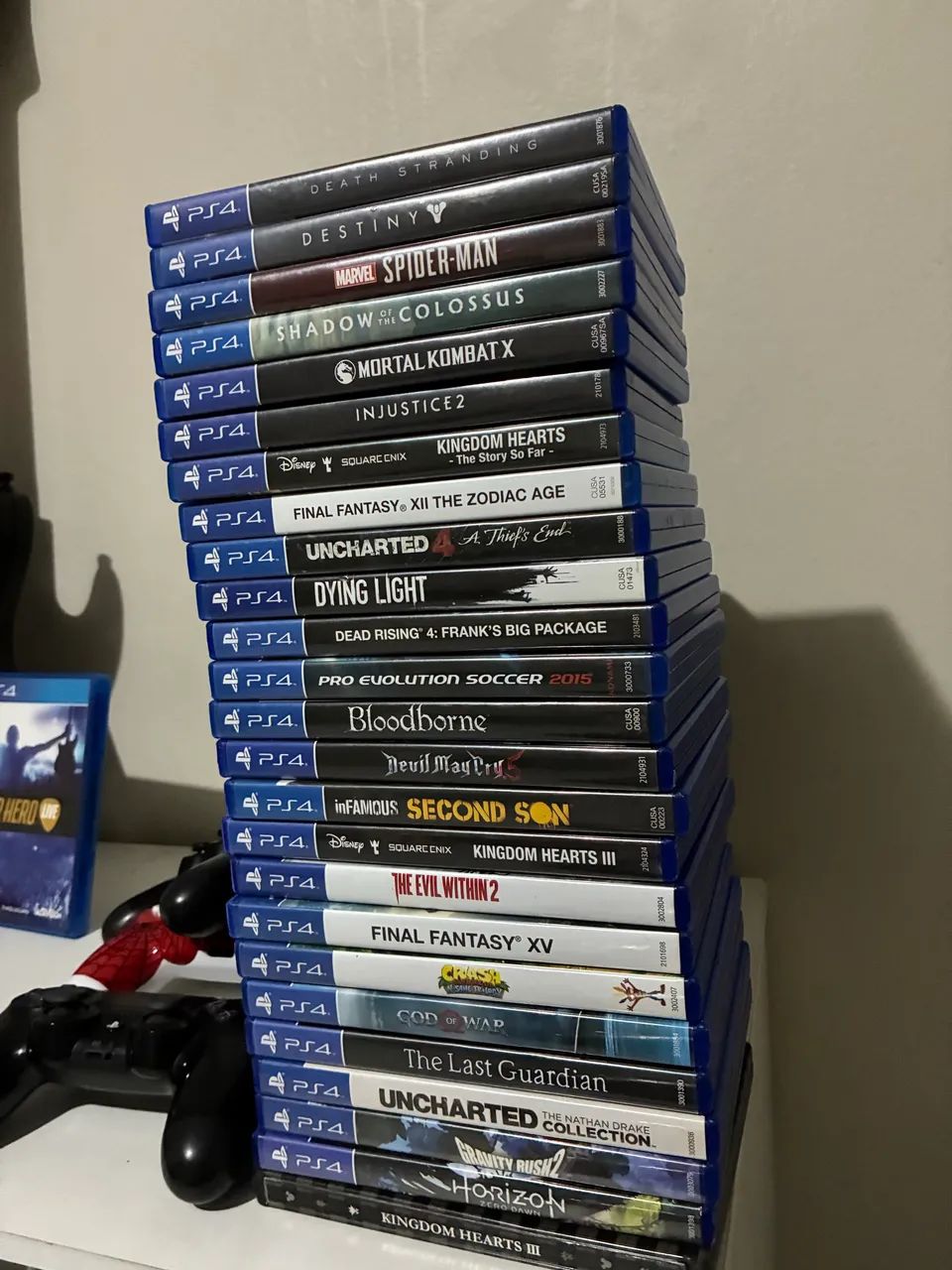 Kit PS4 Completo: Console + 26 Jogos + 3 Controles + Guitarra