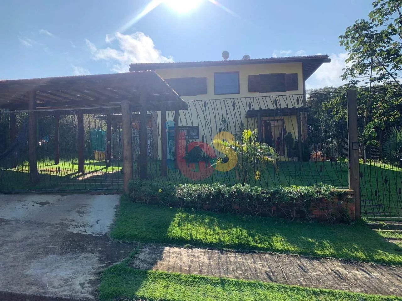 Vendo Casa em Condomínio Fechado