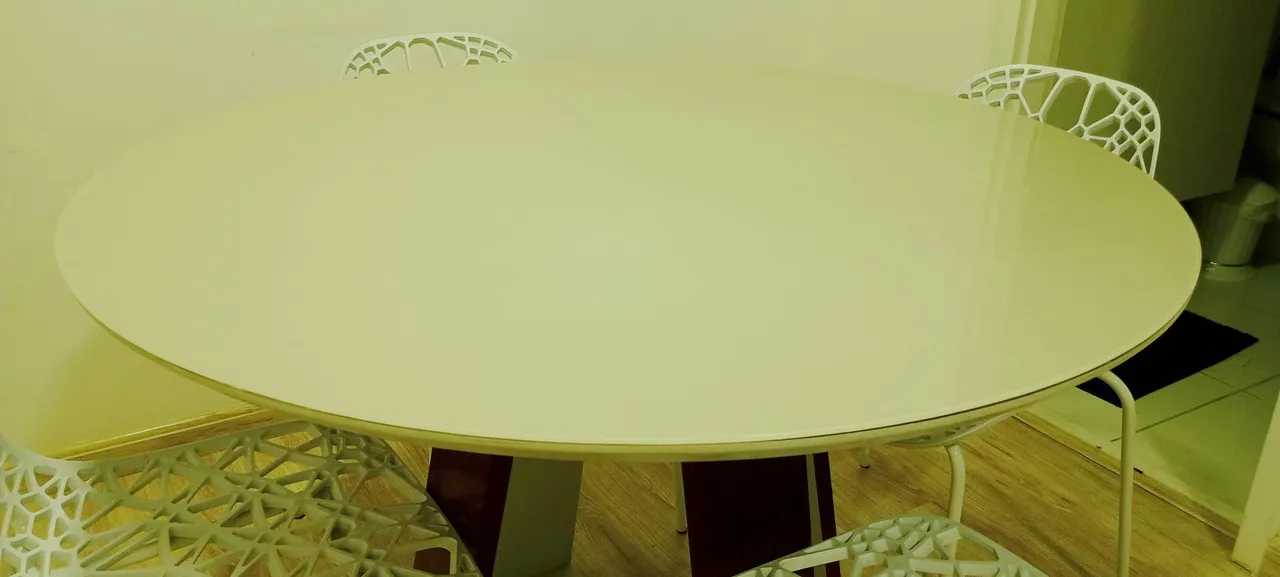 Mesa Redonda de Vidro Branca + 4 Cadeiras | Semi-novo<br>