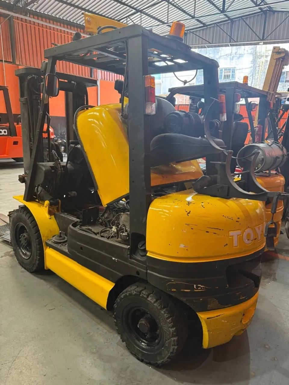 Empilhadeira Toyota modelo 6fg25 torre triplex e deslocador ! 