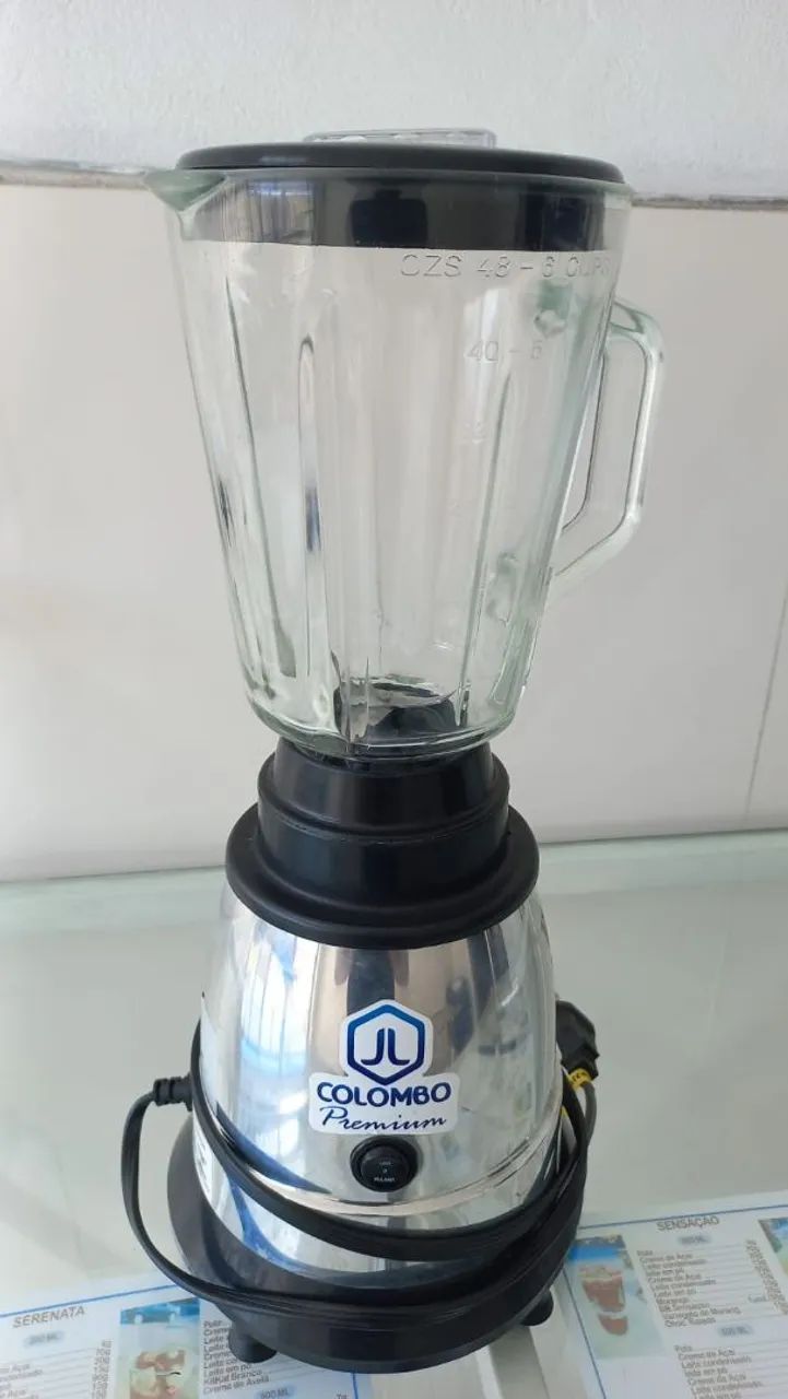 Liquidificador Colombo premium com copo de vidro. 