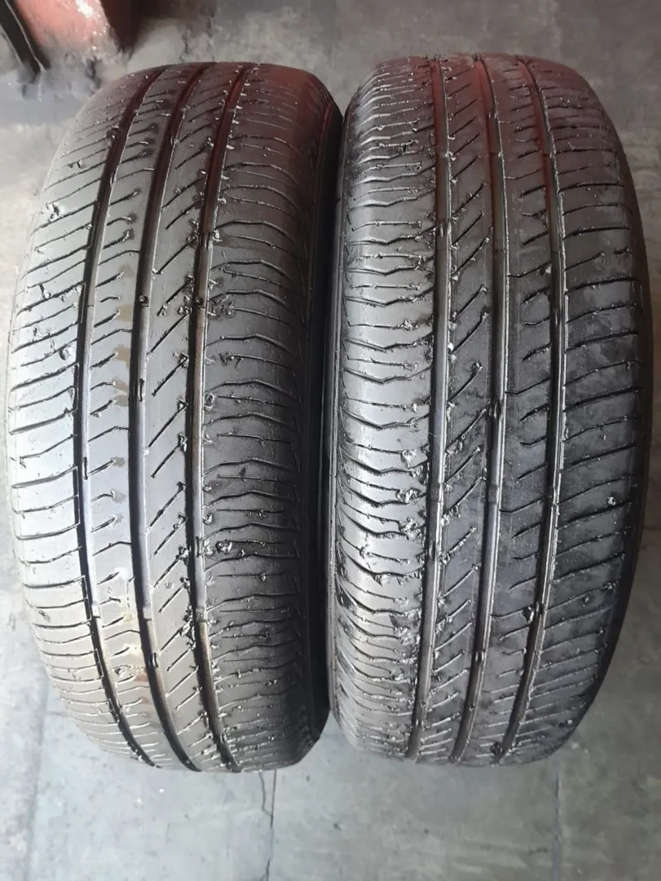 2 PNEUS 185/65/15 COM BOA BORRACHA CONTINENTAL