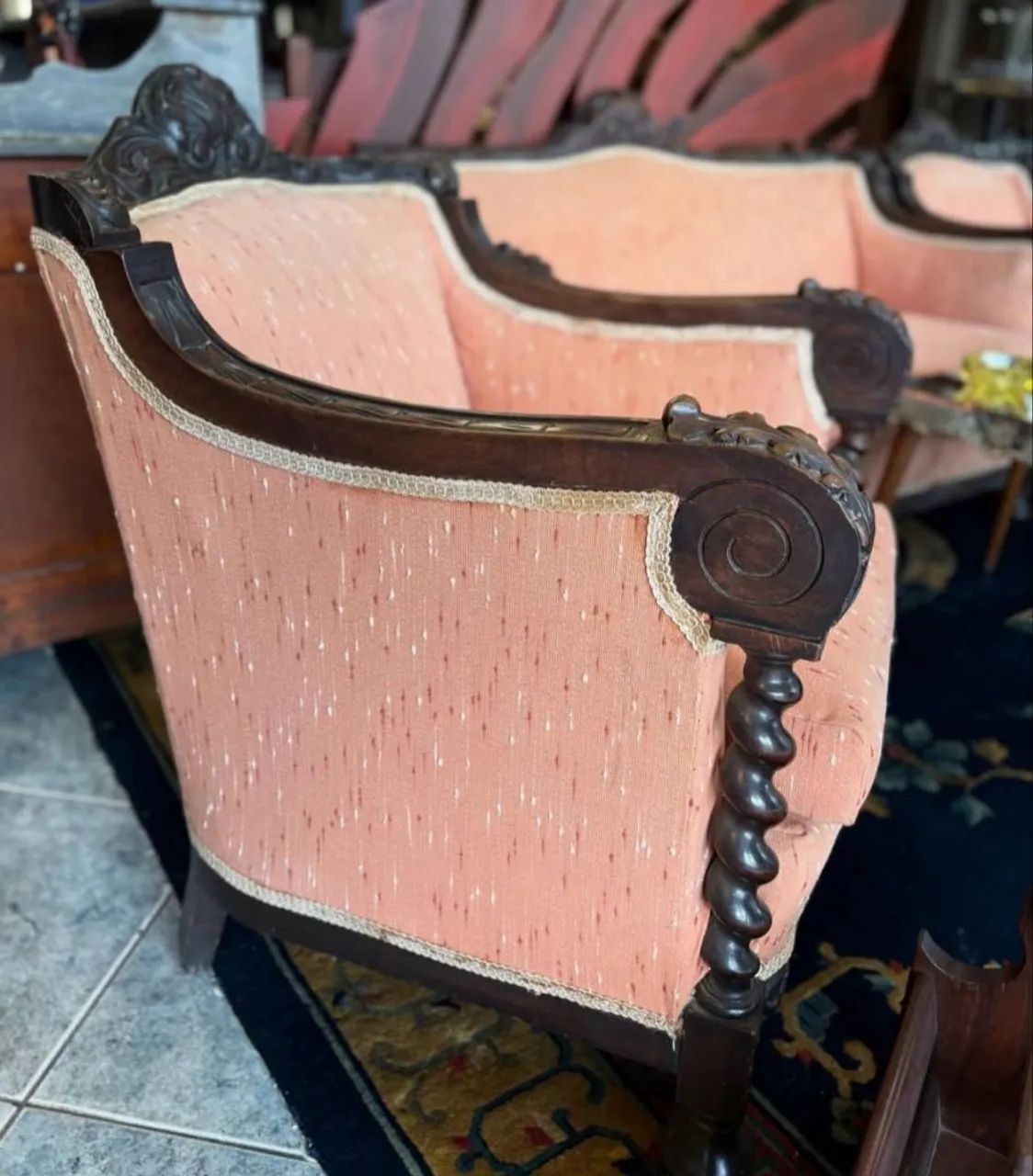CONJUNTO DE SOFÁ COLONIAL EM PERFEITO ESTADO 64341591331587125