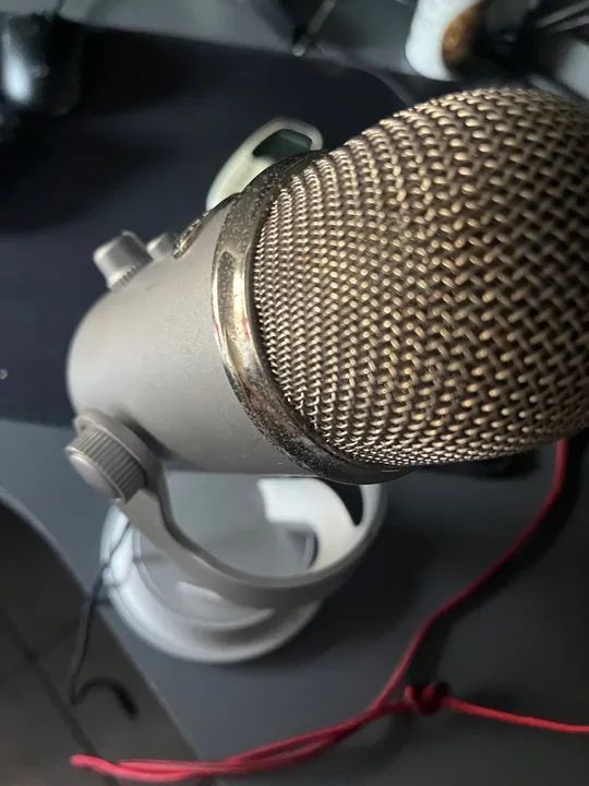 Blue Yeti Condenser Microphone (games e podcast)