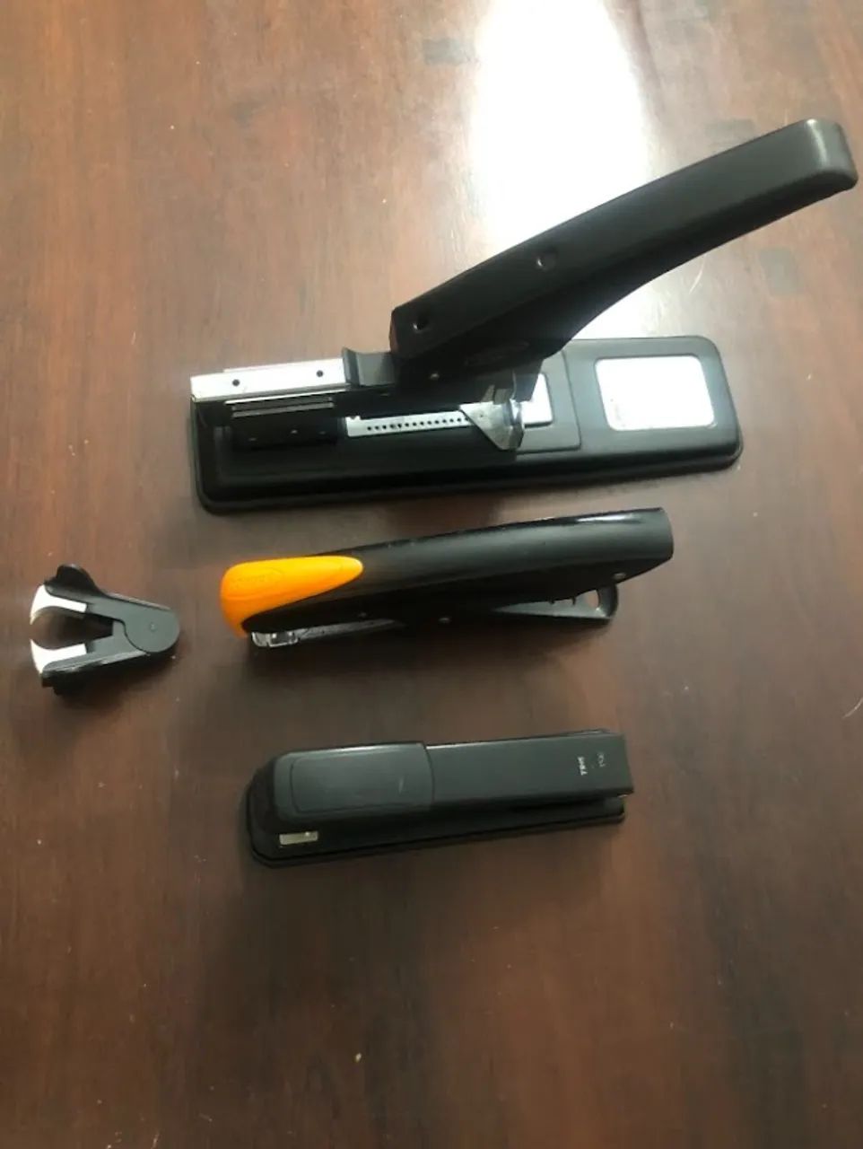 Kit papelaria: guilhotina +grampeadores + furadores - Foto 3