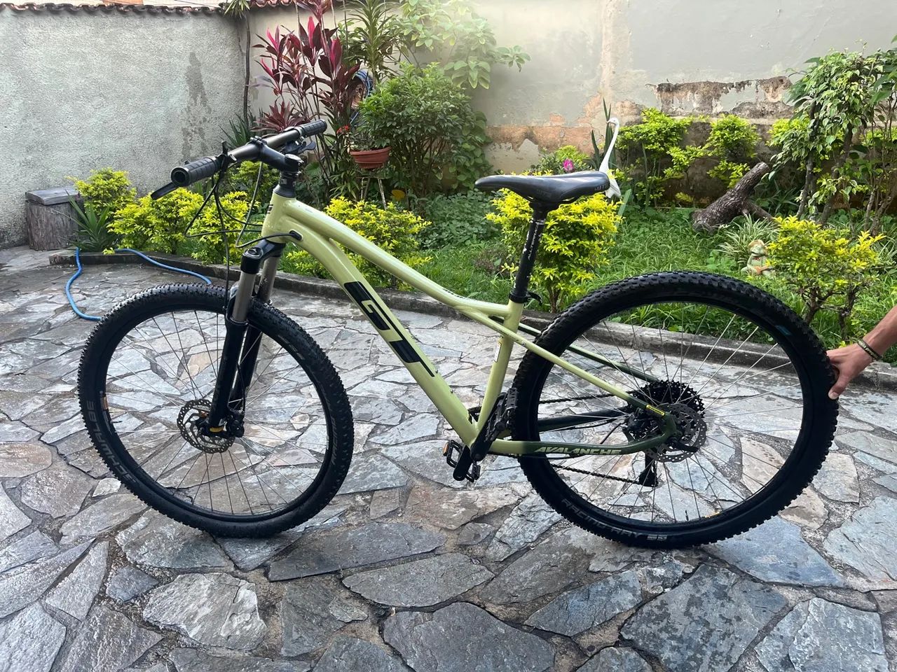 Bicicleta GT Avalanche Elite 