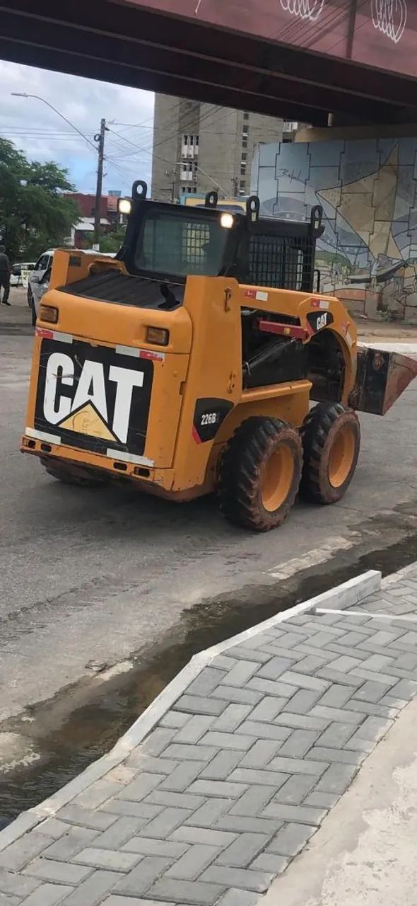 Alugo bobct mensal Mini carregadeira Caterpillar 226B - Excelente estado - Foto 3
