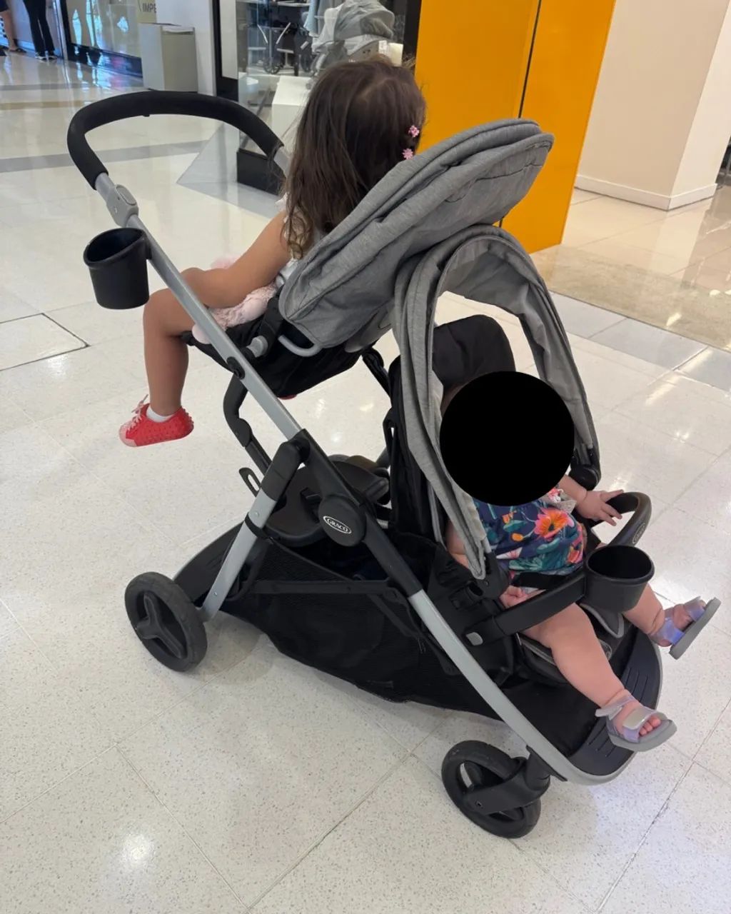 Carrinho de bebê duplo GRACO novinho - Foto 2