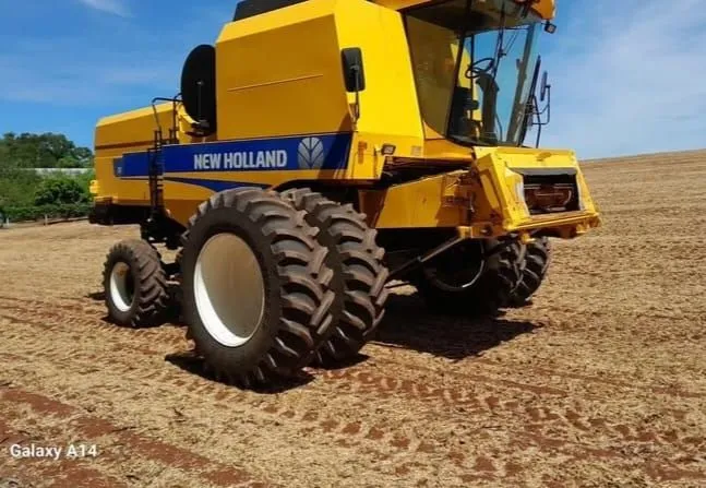Colheitadeira New Holland tc5090 ano 2009