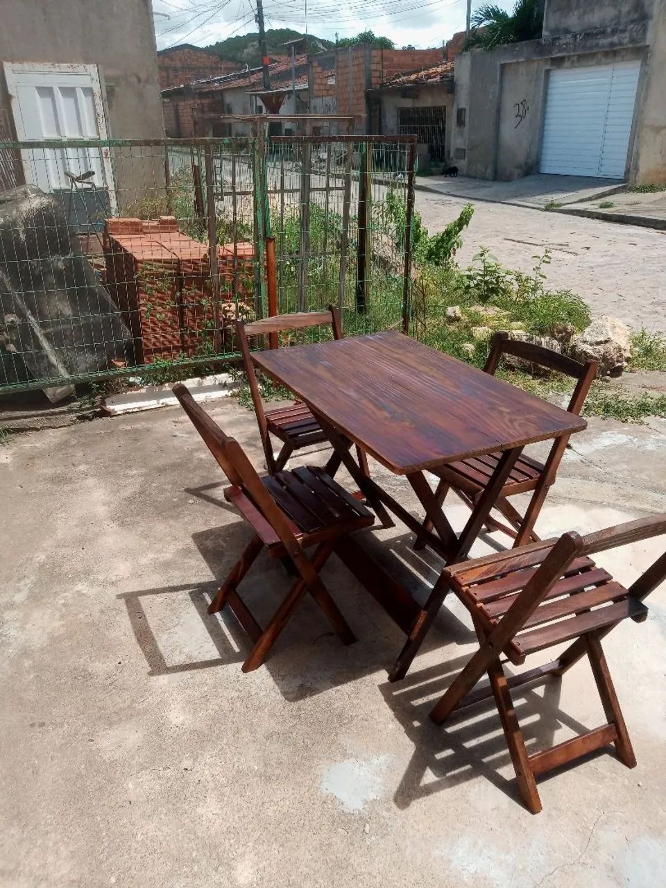 Conjunto de Mesa e Cadeiras de Madeira Dobráveis - Foto 2