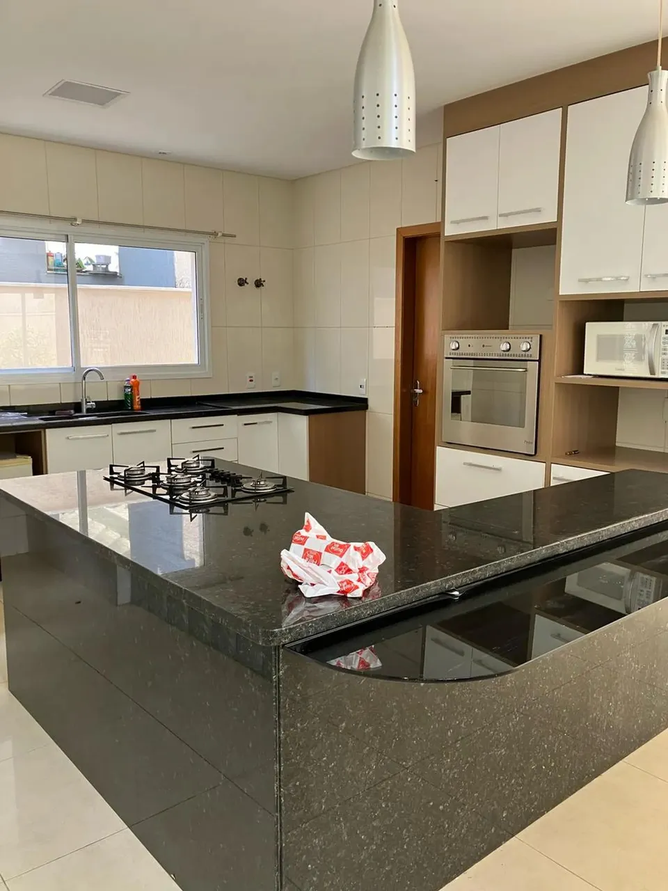 Sobrado para aluguel tem 355 metros quadrados com 3 quartos em Aruã - Mogi das Cruzes - SP