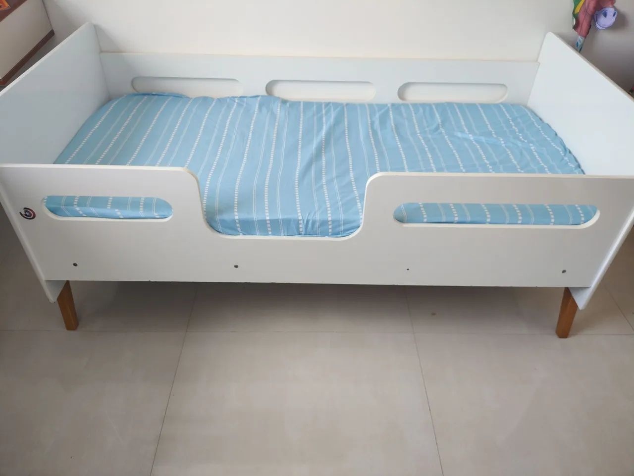 Cama Infantil Branca com colchão  - Foto 2