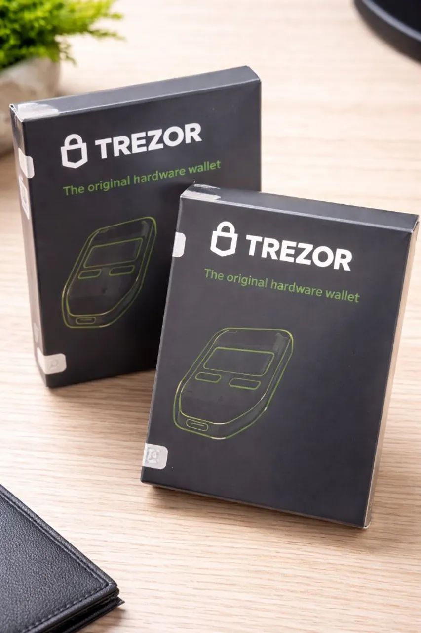 TREZOR Carteira física de Criptomoedas $ - Armazenamento - Santa Amélia,  Belo Horizonte 1464463890 | OLX