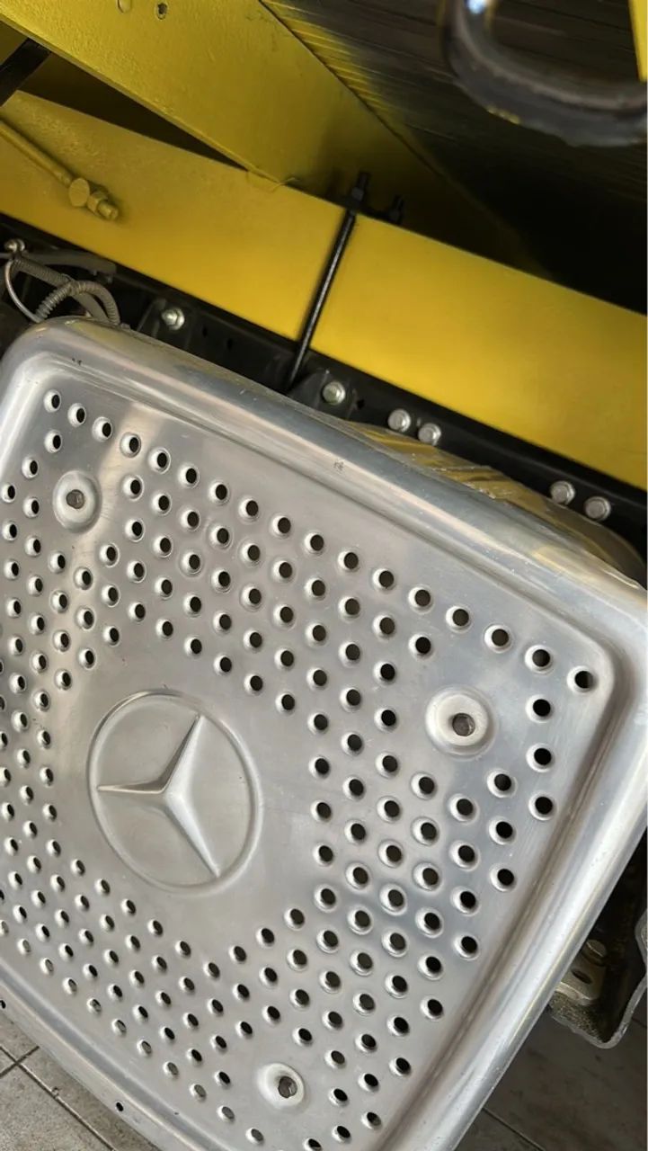 Atron 2324 ano 2016 pintura original de fábrica  - Foto 9