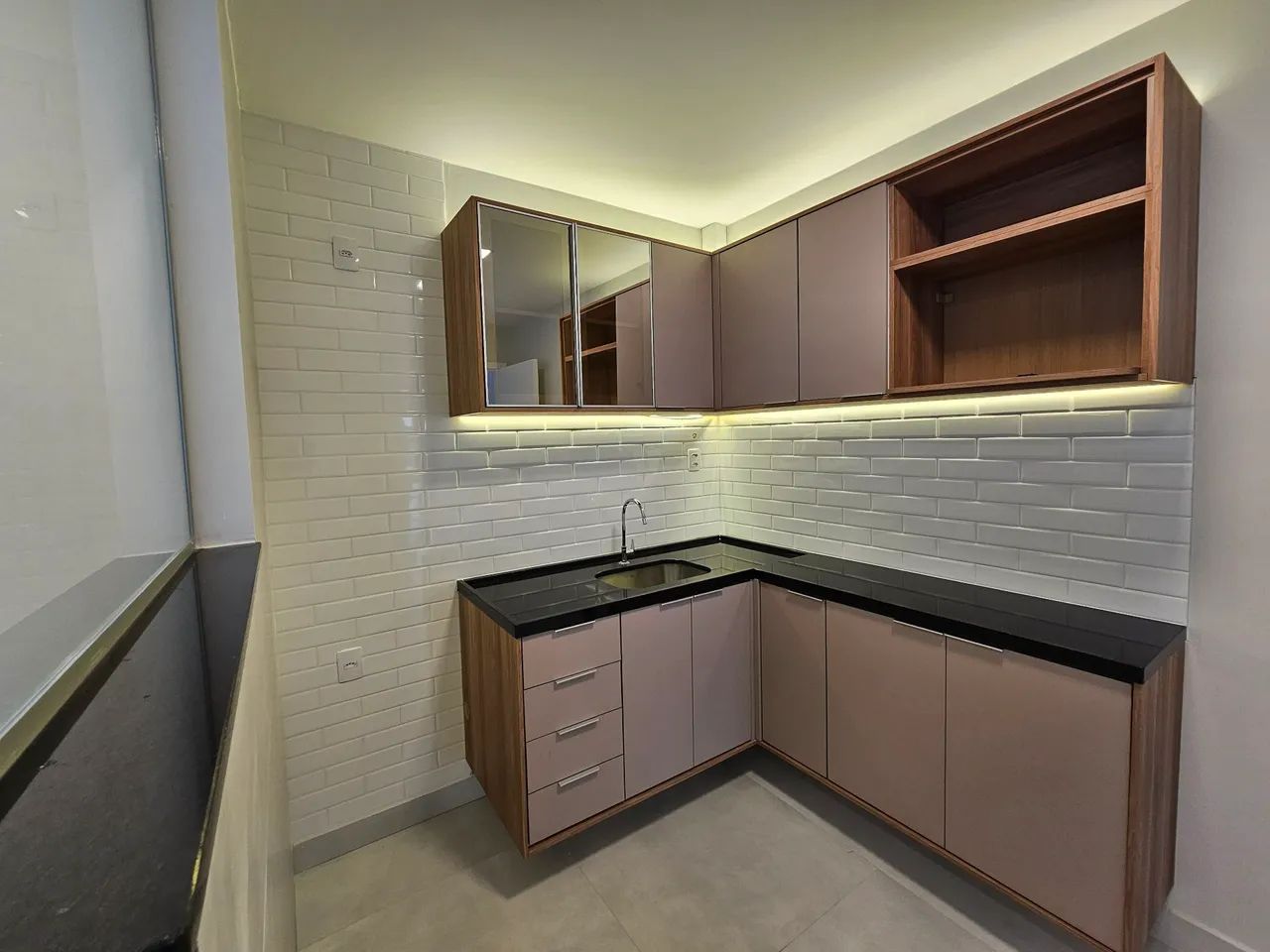 Lindo 2 quartos, 2 banheiros, elevador, varanda, sol da manhã, completamente reformado - Foto 8