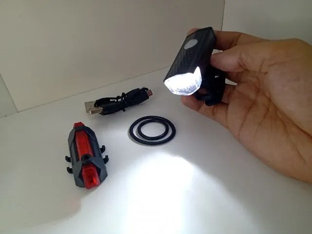 Kit Lanterna para Bicicleta - LED Branco e Vermelho Stop - Novo - Foto 5