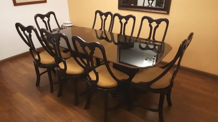 8 cadeiras de jantar em madeira e suede - Foto 2