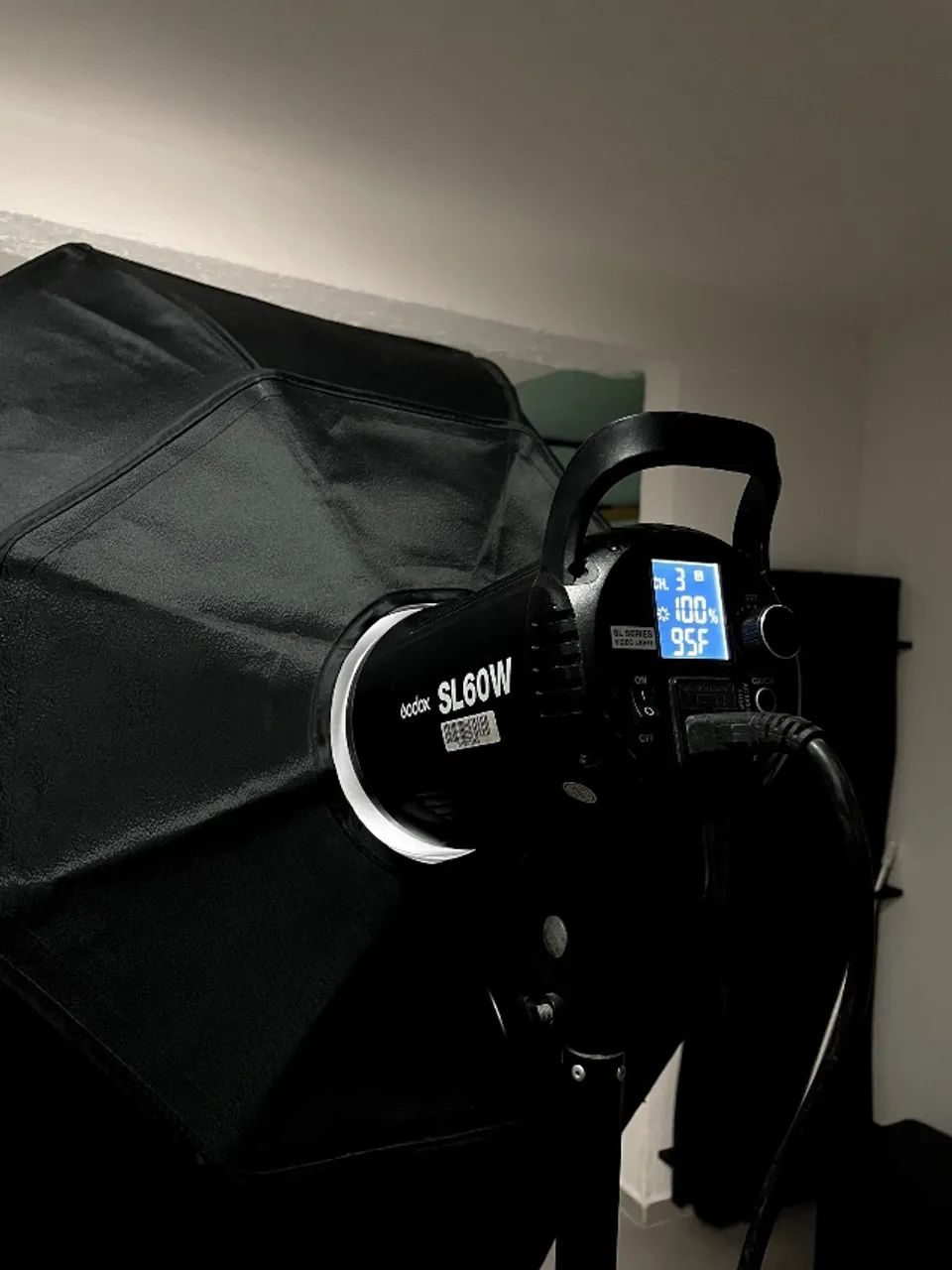 Kit Iluminador Led Godox Sl60 Com Octabox 95 Grid E Tripé - Foto 4