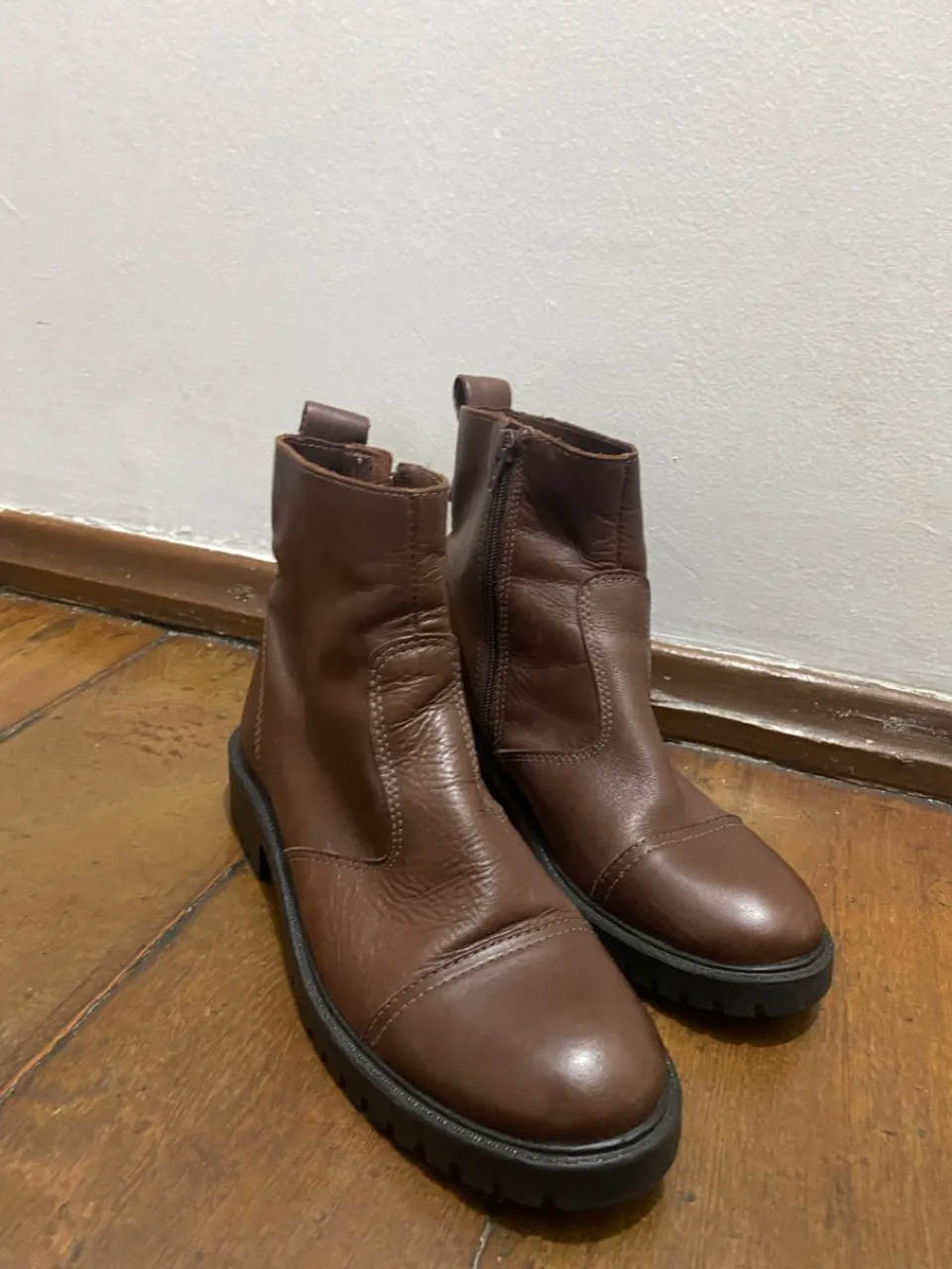 Botas de couro marrom