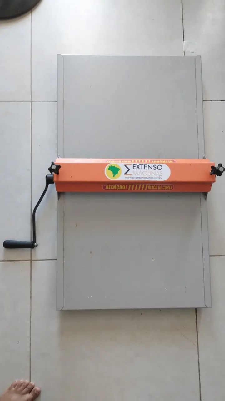 Máquina corte e vinco para embalagem de pizza, hambúrgueria e etc...