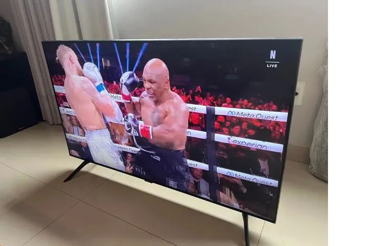 Smart TV 55" 4K Samsung UN55TU8000GXZD, Crystal UHD, Borda Infinita, Alexa Built In