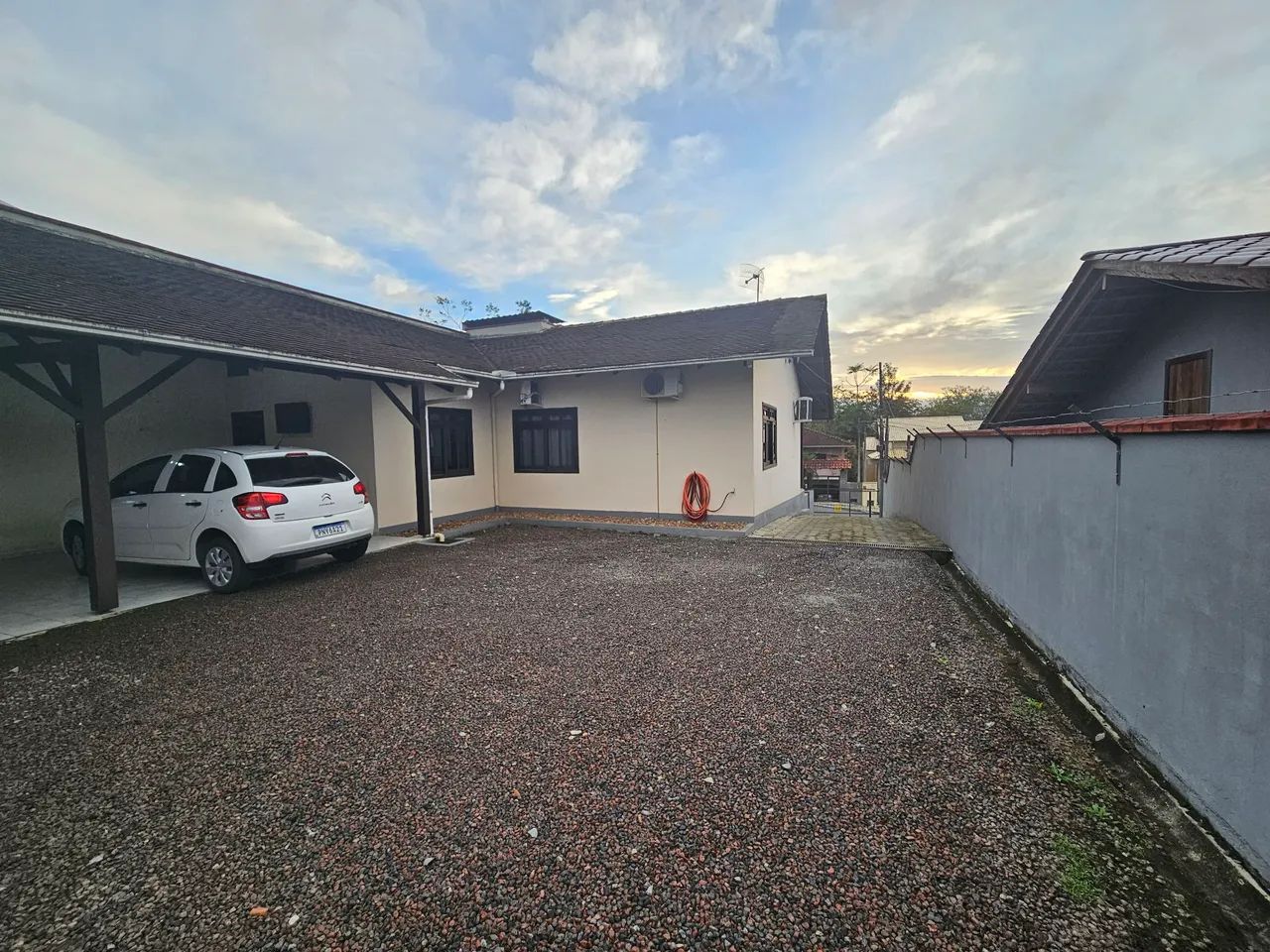 Casa Completa Próxima ao Centro de Indaial - Foto 4