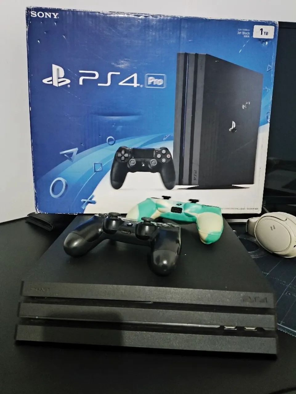ps4 pro com caixa e cotroles 