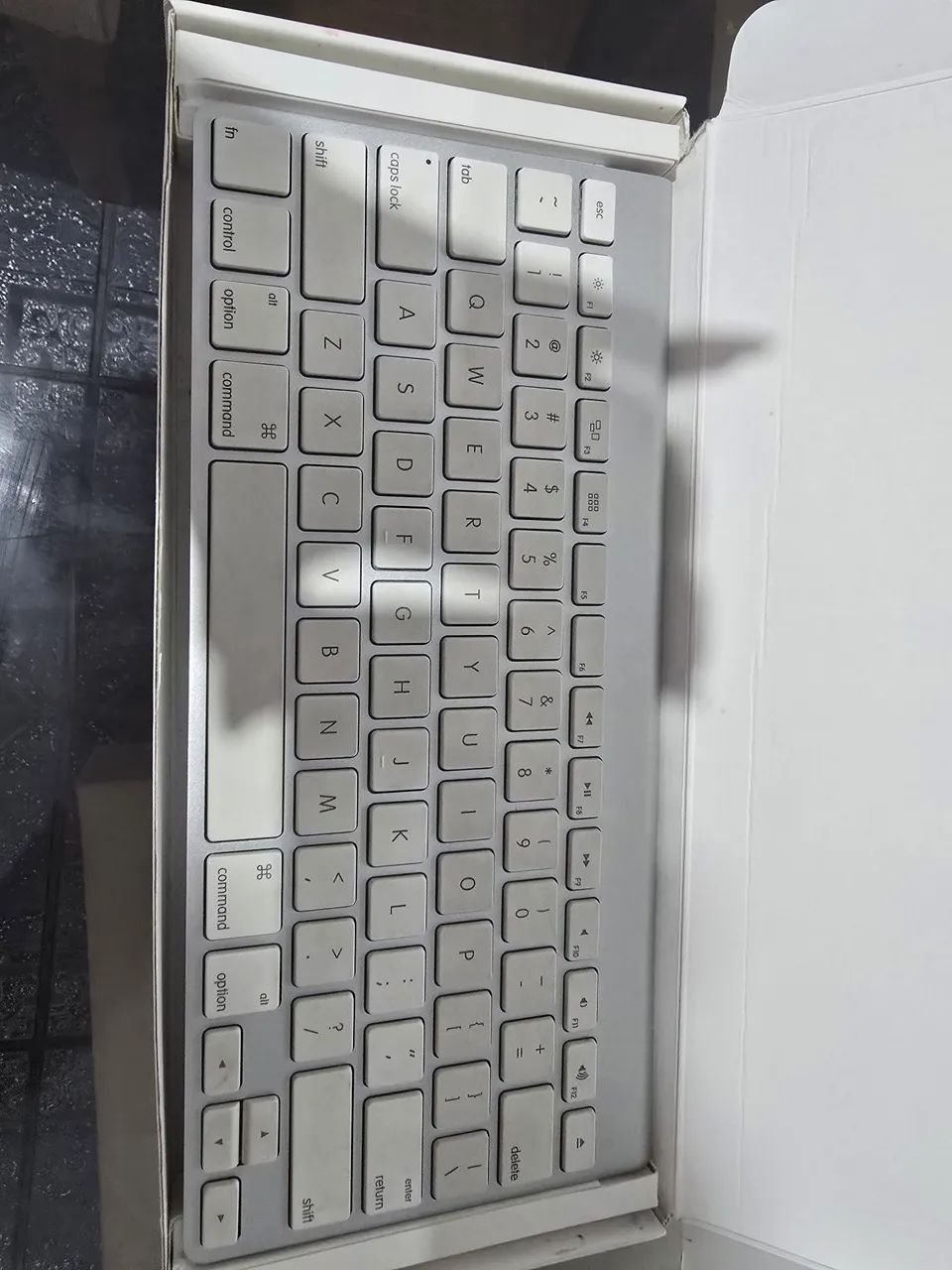 Apple Wireless Keyboard (modelo A1314)