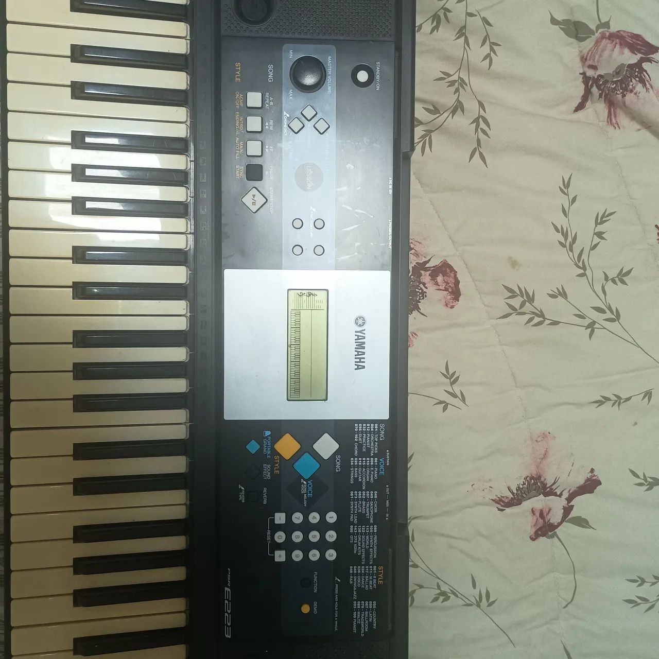 TeclaTeclado Yamaha PSR-E223 Original - Excelente bom e Funcionando Perfeitamente - Foto 3