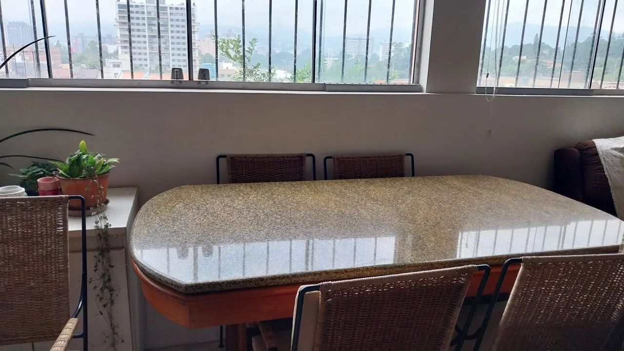 Mesa Vintage de Madeira, 1 Granito de 2 polegadas,  6 Cadeiras se ferro com palha. - Foto 2