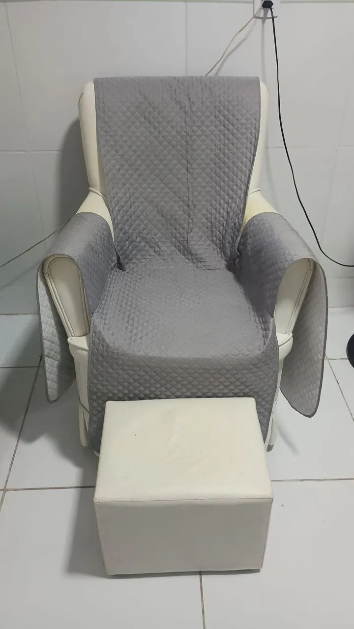 Cadeira de amamentação + Puf + Capa 