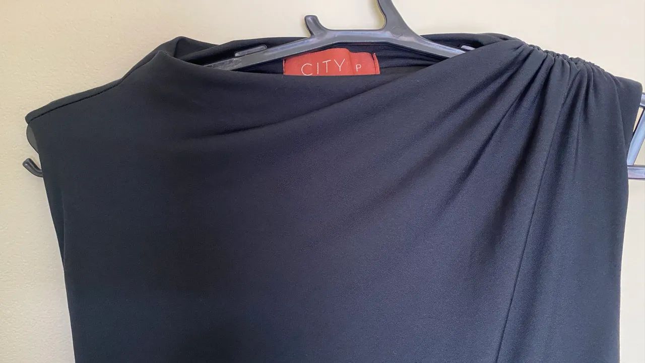 Vestido preto drapeado - Foto 2