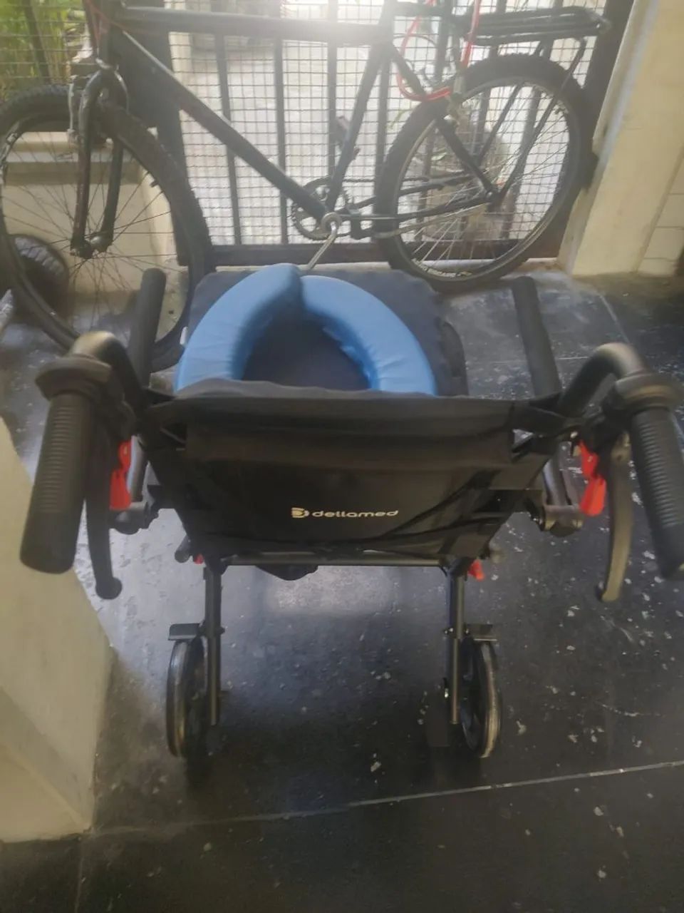 Vendo essa cadeira de rodas. - Foto 3