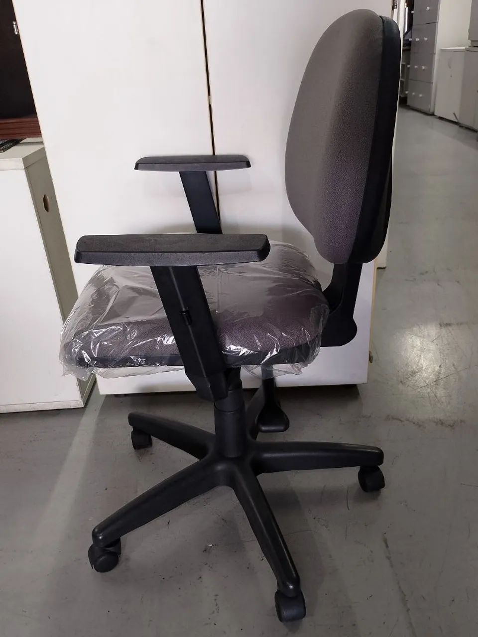 Cadeira de Escritório Modelo Executivo -  Flexform Cinza  - Foto 4
